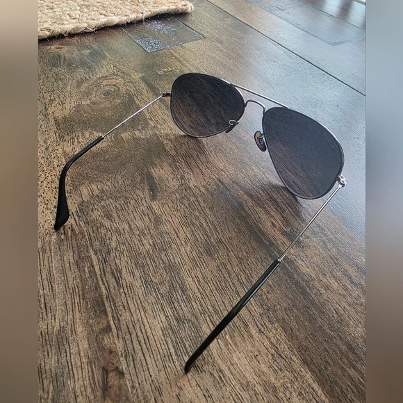 Ray-Ban Polorized Aviator Sunglasses With Blue Tint RB 3025 Authentic - Picture 14 of 15